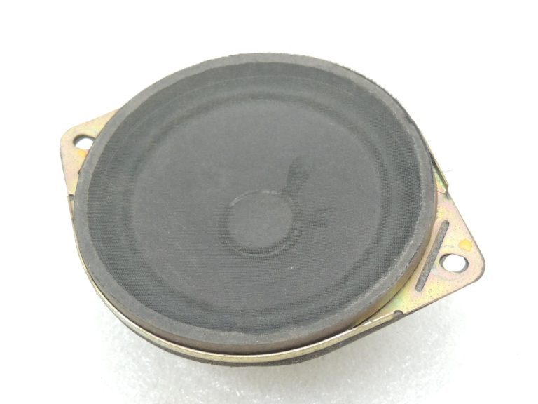 Mitsubishi L200 K7 skaļrunis priekšējais kreisais vai labais MR142000
