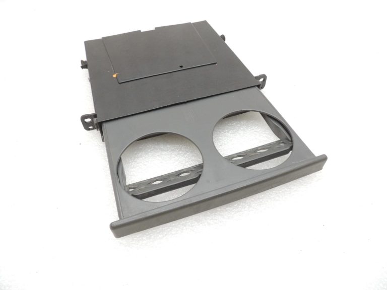 Mitsubishi L200 K7 K6 instrumentu paneļa krūzes turētājs MR206054
