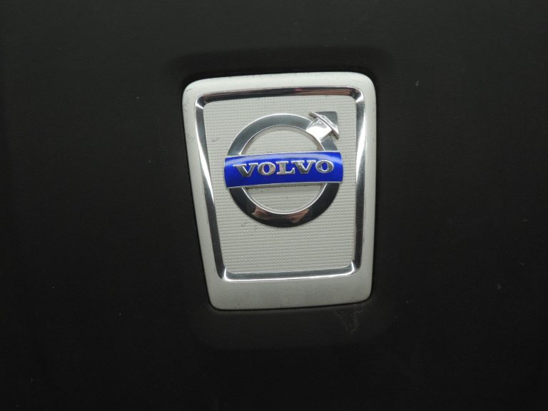 Volvo V60 I 2.0D motora pārsega motora vāks motora pārsegs 31319190