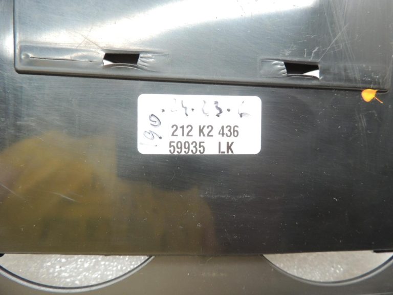 Mitsubishi L200 K7 K6 instrumentu paneļa krūzes turētājs MR206054
