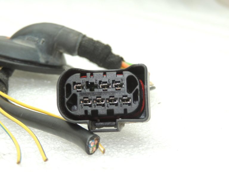 Oriģināls BMW F30 F31 degvielas sūkņa savienotājs ar vadu 16117344067