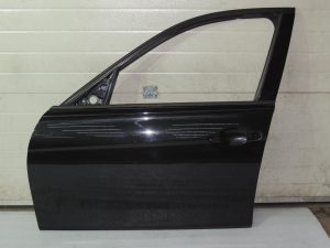 BMW 3\\\' F30 F31 F35 F35 F80 M3 +LCI Durvju priekšējā kreisā 475 melns-safīra metālika krāsā