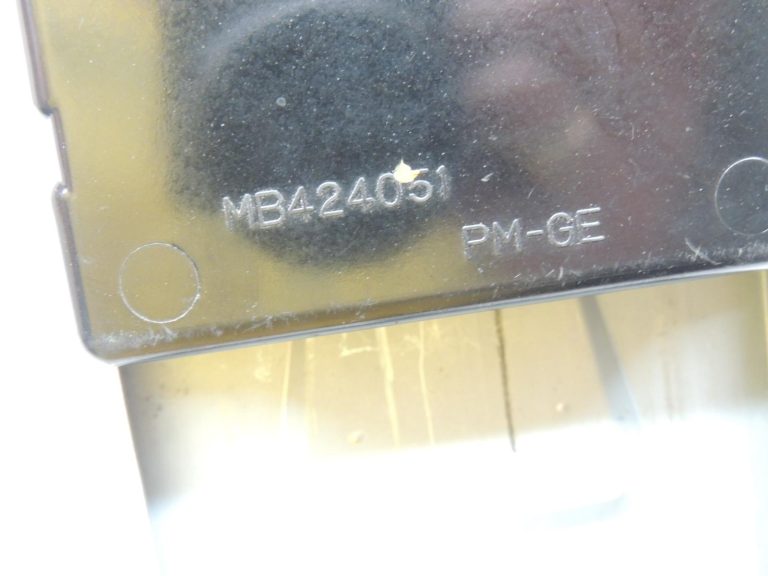 Mitsubishi L200 K7 K7 K6 K9 Priekšējā paneļa pelnu trauks MR732035