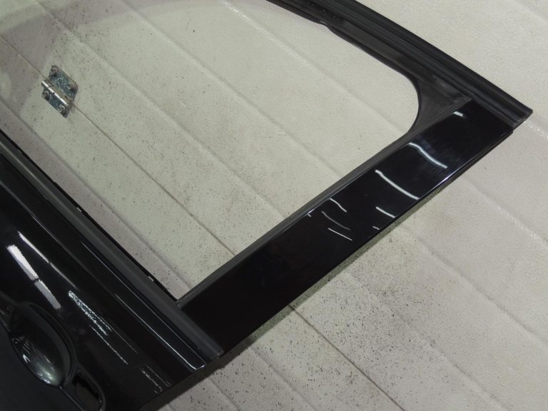 BMW 3\’ F30 F31 F35 F35 F80 M3 +LCI Durvju priekšējā kreisā 475 melns-safīra metālika krāsā