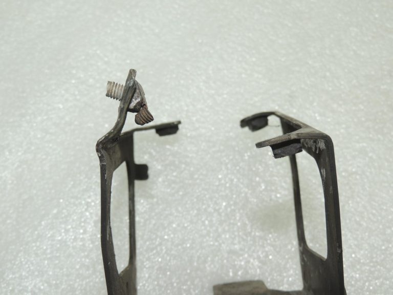 Oriģināls BMW 3. sērijas F30, F31, F34 lukturu turētājs (kreisais), 51647245791