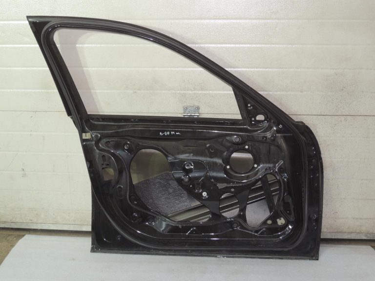 BMW 3\’ F30 F31 F35 F35 F80 M3 +LCI Durvju priekšējā kreisā 475 melns-safīra metālika krāsā