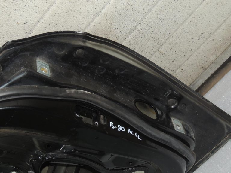 BMW 3\’ F30 F31 F35 F35 F80 M3 +LCI Durvju priekšējā kreisā 475 melns-safīra metālika krāsā