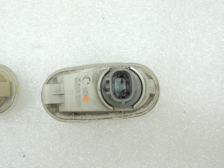 Mitsubishi L200 K7 K6 KH8W KH9W Priekšējais sānu indikators 8351A004