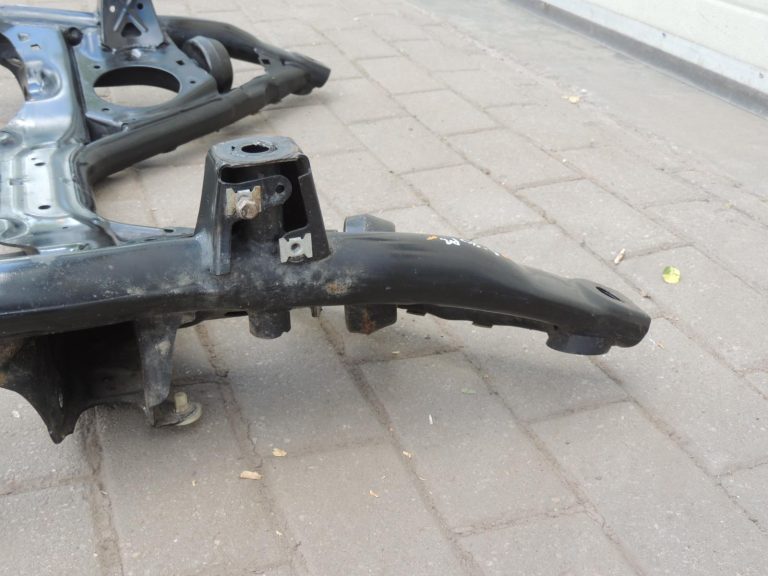 BMW F20 F21 F21 F22 F22 F30 F31 F34 F34 F35 Priekšējā tilta balsts 31106872118