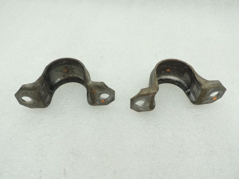 OE BMW F23, F30, F31, F34, F32, F33 priekšējās ass stabilizatora skavu komplekts