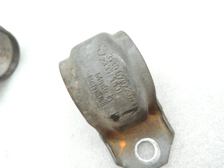 OE BMW F23, F30, F31, F34, F32, F33 priekšējās ass stabilizatora skavu komplekts