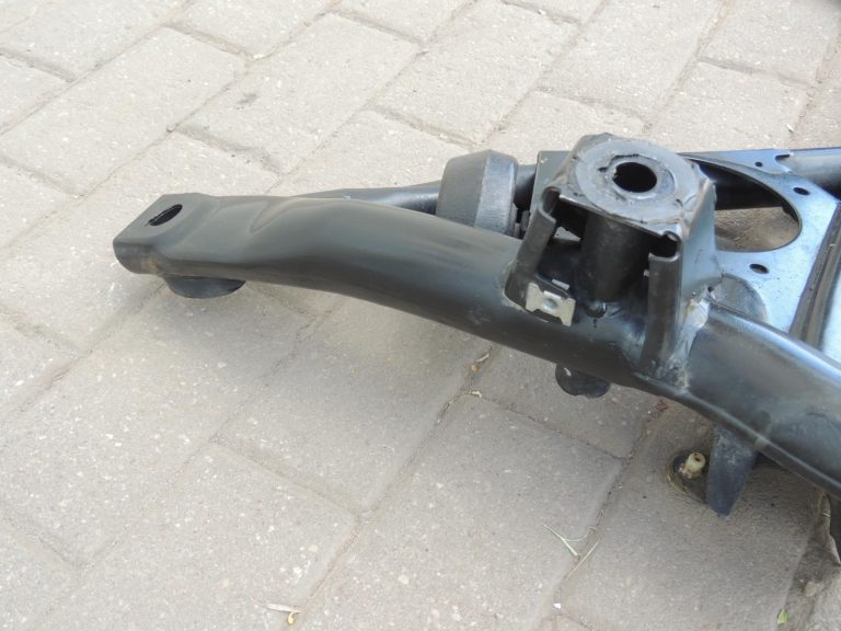 BMW F20 F21 F21 F22 F22 F30 F31 F34 F34 F35 Priekšējā tilta balsts 31106872118