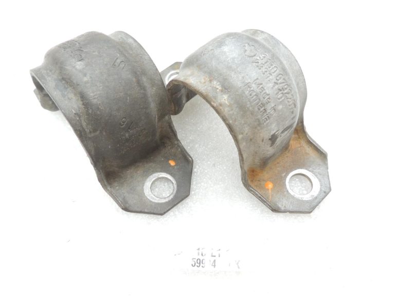 OE BMW F23, F30, F31, F34, F32, F33 priekšējās ass stabilizatora skavu komplekts