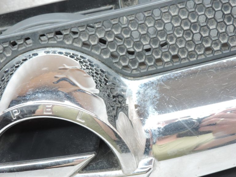 OE Opel Vivaro B Renault Trafic III priekšējais buferis ar radiatora resti 93868859