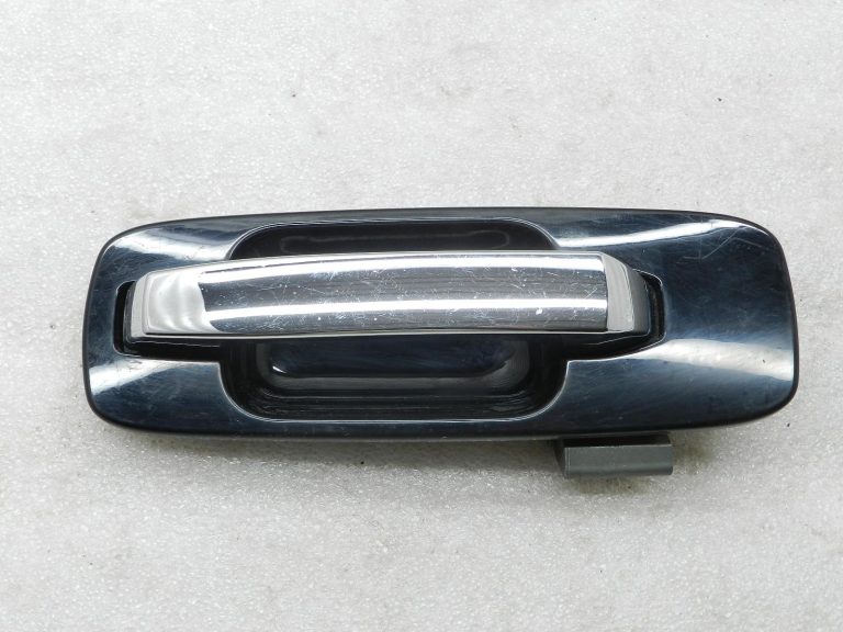 Nissan X-Trail oriģinālā aizmugurējā labās puses ārējā durvju rokturi 826068H514