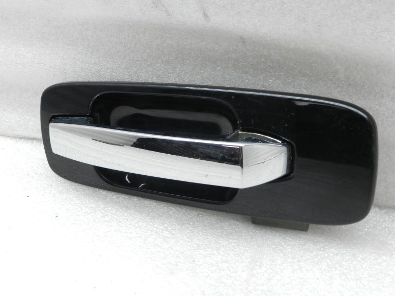 Nissan X-Trail oriģinālā aizmugurējā labās puses ārējā durvju rokturi 826068H514