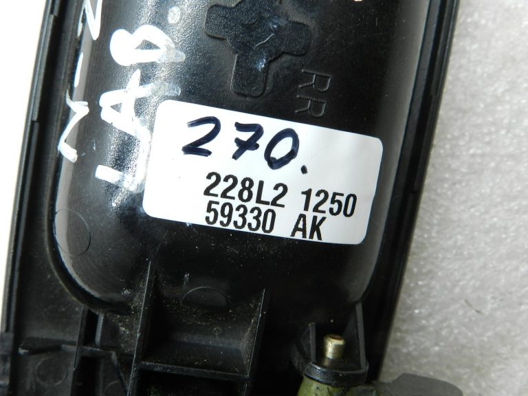 Nissan X-Trail oriģinālā aizmugurējā labās puses ārējā durvju rokturi 826068H514
