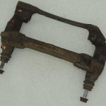 OPEL VIVARO B TRAFIC III priekšējais labais bremžu kluča turētājs RH 95517365 410140855R