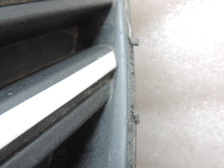 OE Opel Vivaro B Renault Trafic III priekšējais buferis ar radiatora resti 93868859