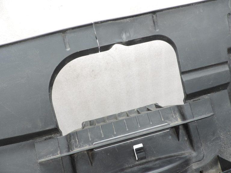 OE Opel Vivaro B Renault Trafic III priekšējais buferis ar radiatora resti 93868859