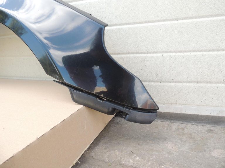 BMW E60 E61 priekšējais labais spārns, melns II 668 41357111430 OEM