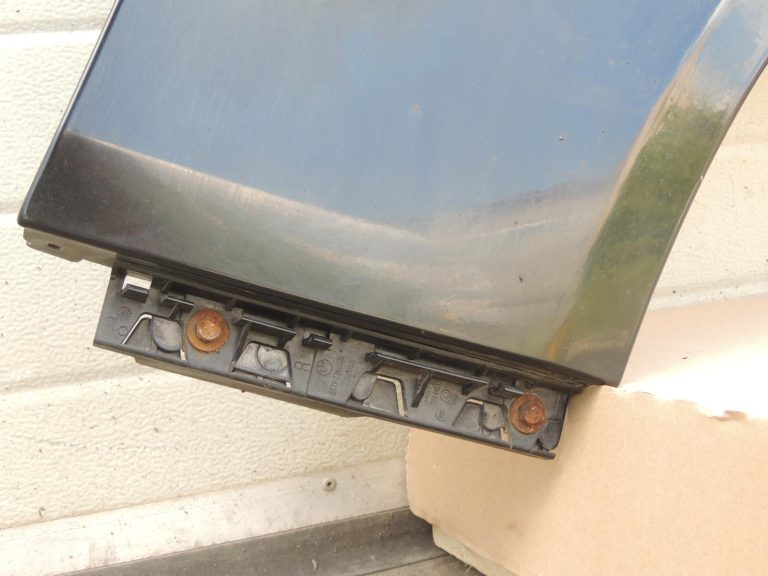 BMW E60 E61 priekšējais labais spārns, melns II 668 41357111430 OEM