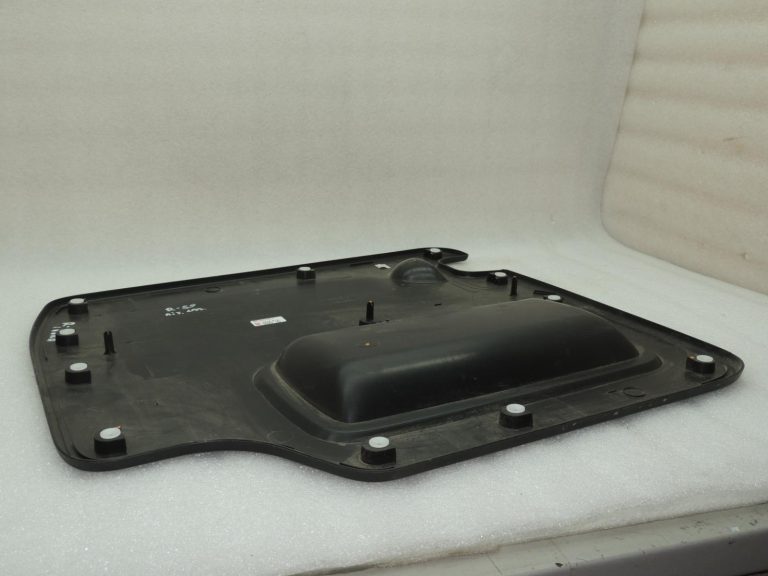 OPEL VIVARO B TRAFIC III aizmugurējās durvis labās puses apdare RH 93866645 909001140R OEM
