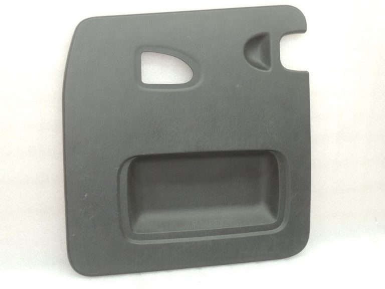 OPEL VIVARO B TRAFIC III aizmugurējās durvis kreisajā pusē (LH) apdare 93866646 909018312R OEM