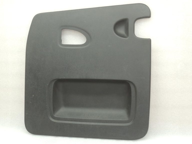 OPEL VIVARO B TRAFIC III aizmugurējās durvis kreisajā pusē (LH) apdare 93866646 909018312R OEM