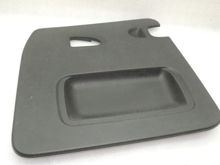 OPEL VIVARO B TRAFIC III aizmugurējās durvis kreisajā pusē (LH) apdare 93866646 909018312R OEM