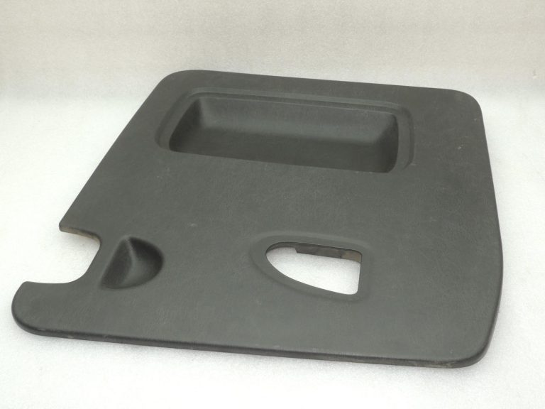 OPEL VIVARO B TRAFIC III aizmugurējās durvis kreisajā pusē (LH) apdare 93866646 909018312R OEM