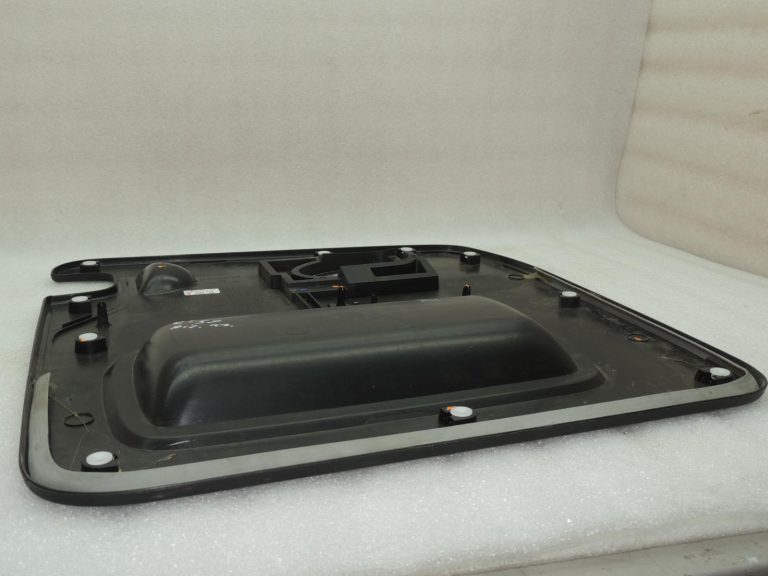 OPEL VIVARO B TRAFIC III aizmugurējās durvis kreisajā pusē (LH) apdare 93866646 909018312R OEM