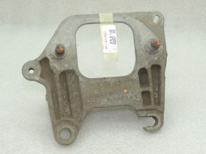 OEM Opel Vivaro B Renault Trafic III pārnesumkārbas kronšteins 95517214
