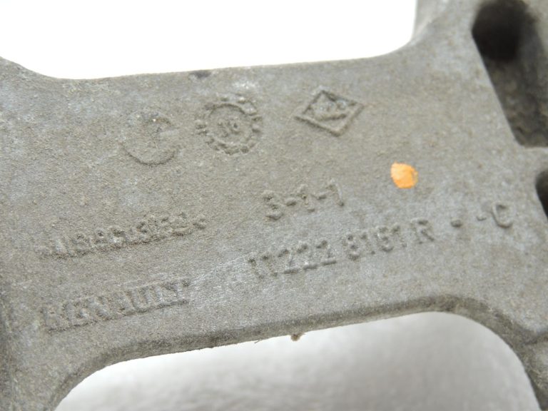 OEM Opel Vivaro B Renault Trafic III pārnesumkārbas kronšteins 95517214