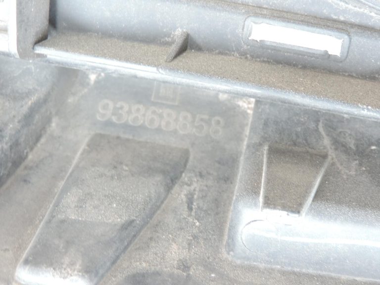 OE Opel Vivaro B Renault Trafic III priekšējais apakšējais bufera režģis 93868858