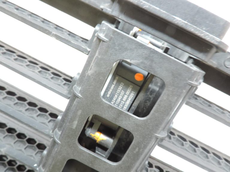 OE Opel Vivaro B Renault Trafic III priekšējā ventilācijas režģa gaisa plūsmas novadītājs 93867883 620C43334R