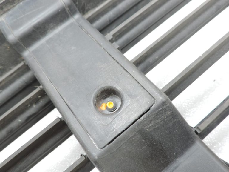 OE Opel Vivaro B Renault Trafic III priekšējā ventilācijas režģa gaisa plūsmas novadītājs 93867883 620C43334R
