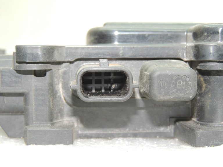 OEM Opel Vivaro B Renault Trafic III akumulatora strāvas sadalītājs 93452309