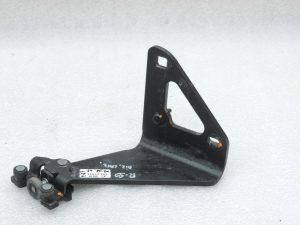 OE Opel Vivaro B Renault Trafic III bīdāmās durvis – rullīšu vadotne, centrā, labajā pusē, apakšā