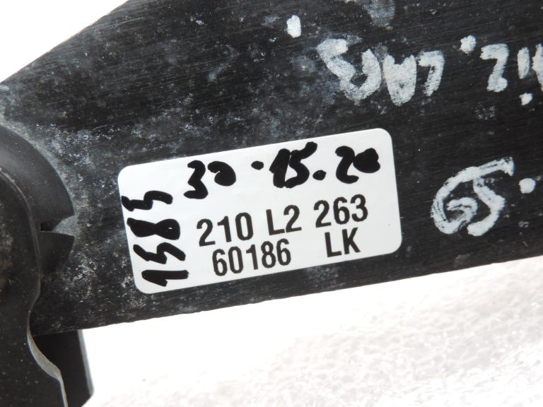 OE Opel Vivaro B Renault Trafic III bīdāmās durvis – rullīšu vadotne, centrā, labajā pusē, apakšā