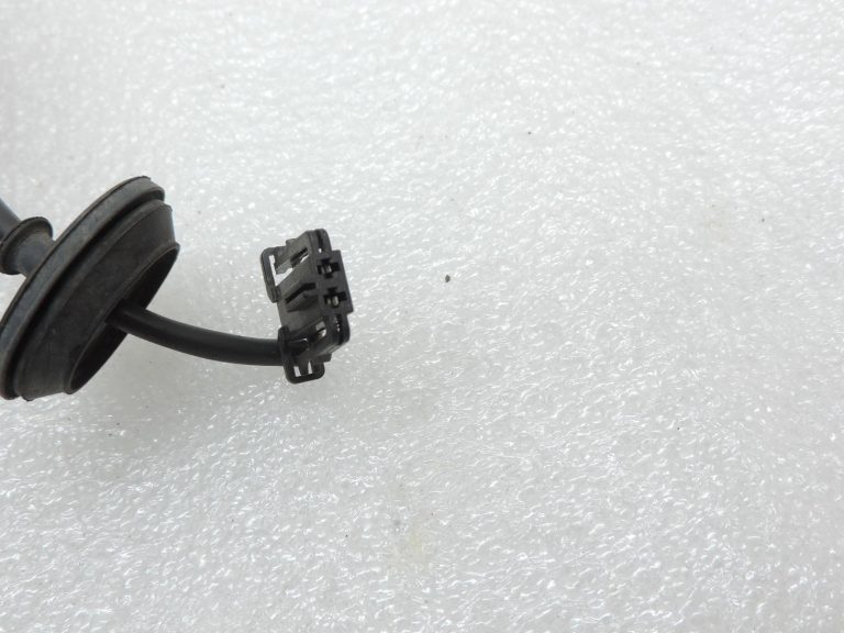 OE VW Tiguan 5N servodzinējs centrālajai atslēgšanai un degvielas tvertnes vāka atvēršanai 5N0810773E
