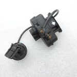 OE VW Tiguan 5N servodzinējs centrālajai atslēgšanai un degvielas tvertnes vāka atvēršanai 5N0810773E