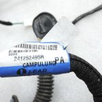 OE Opel Vivaro B Renault Trafic III durvju vadu kopne priekšā pa labi 93460094