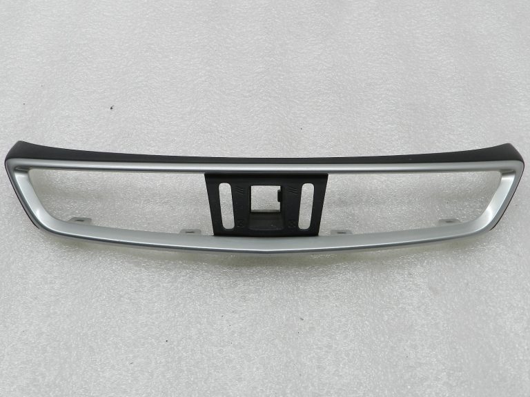 Nissan Qashqai oriģinālais centrālais dekoratīvais gaisa izplūdes atvērums 68750HV50B