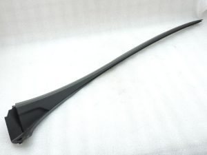 OE Opel Vivaro B Renault Trafic III Dekoratīvā līste priekšējā stikla labajā pusē 93867905