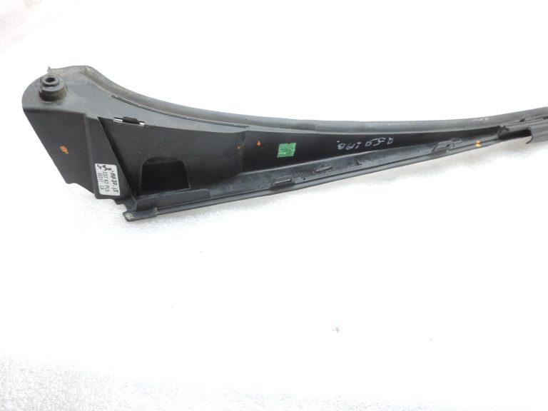 OE Opel Vivaro B Renault Trafic III Dekoratīvā līste priekšējā stikla labajā pusē 93867905
