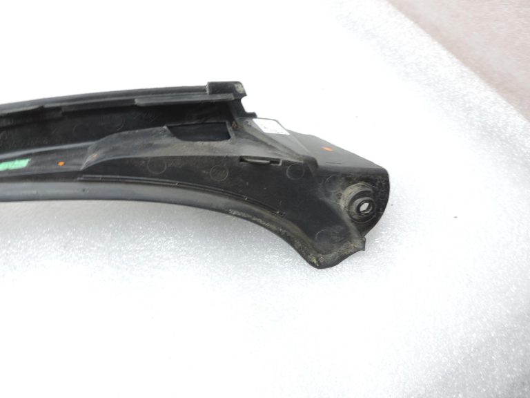 OE Opel Vivaro B Renault Trafic III Dekoratīvā līste priekšējā stikla labajā pusē 93867905
