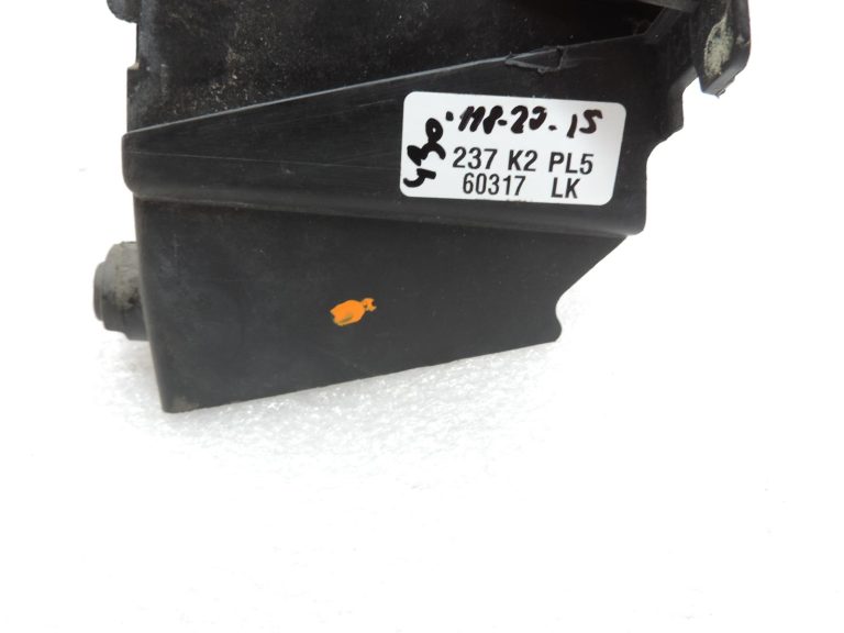 OE Opel Vivaro B Renault Trafic III Dekoratīvā līste priekšējā stikla labajā pusē 93867905