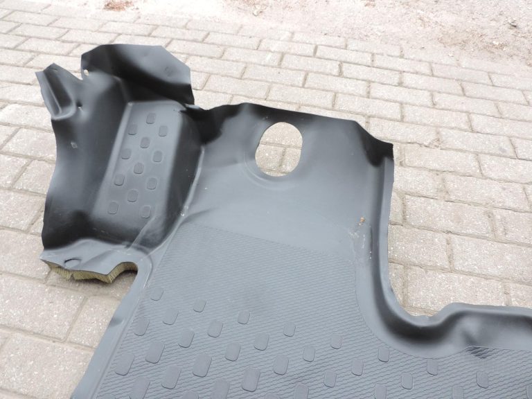 Opel Vivaro B Renault Trafic III gumijas grīdas apšuvums priekšā 93450149