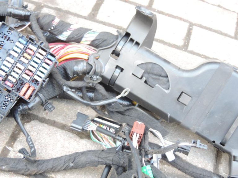 Opel Vivaro B Renault Trafic III instrumentu paneļa vadu kopne 93455493 Mazs DEFEKTS